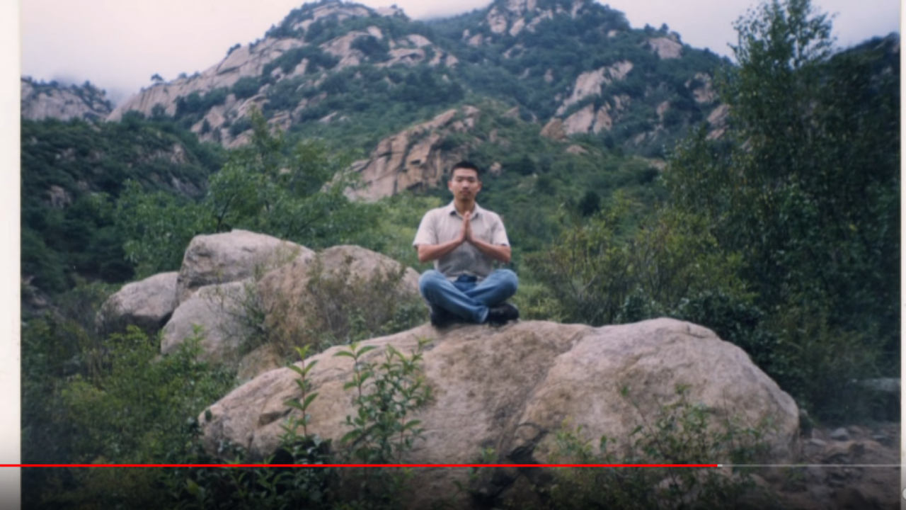 一个孤僻的人 中文字幕 (艾未未 - 2010)